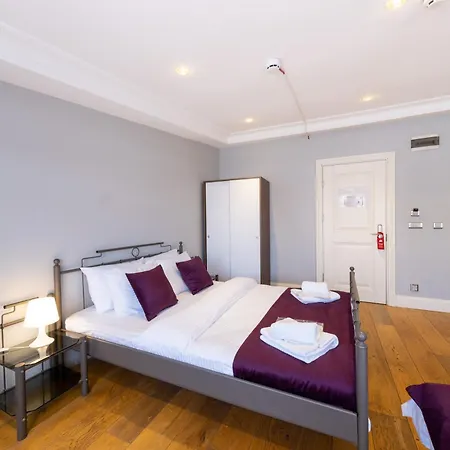 Deluxe Apart By Frame *