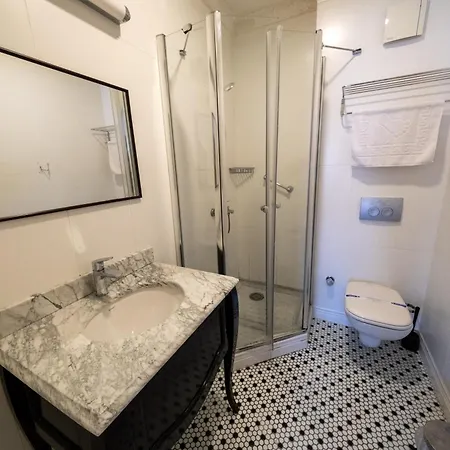 Deluxe Apart By Frame