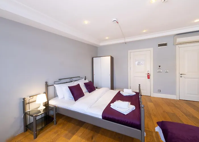 Deluxe Apart By Frame *