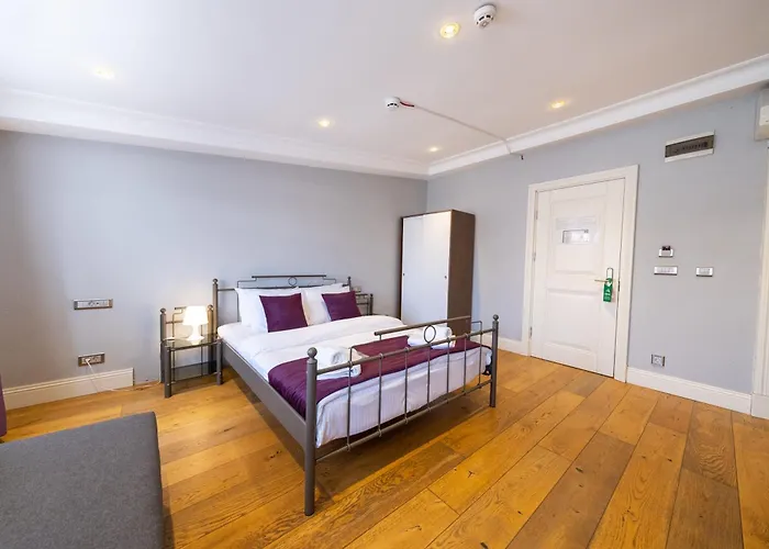 Deluxe Apart By Frame