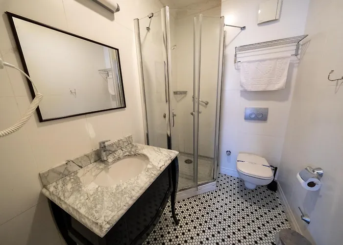 Deluxe Apart By Frame