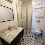 Deluxe Apart By Frame
