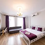 Deluxe Apart By Frame *