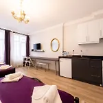 Deluxe Apart By Frame