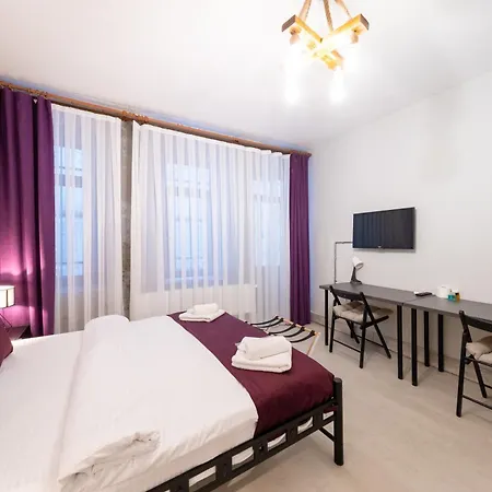 Deluxe Apart By Frame